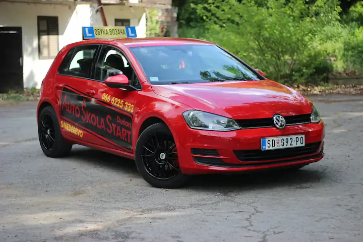 Volkswagen Golf 7 — vozilo za obuku B kategorije u Auto školi Dušan Start Smederevo