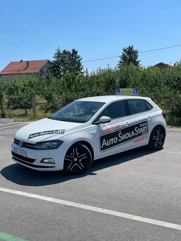 Automobili auto škole Dušan Start za obuku vožnje B kategorije — Smederevo
